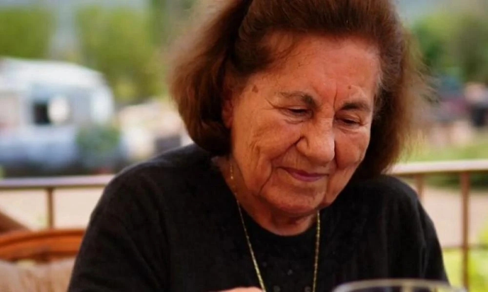 Διαδίκτυο: Η Ελληνίδα γιαγιά που έχει μαγέψει το TikTok με τη μαγειρική της
